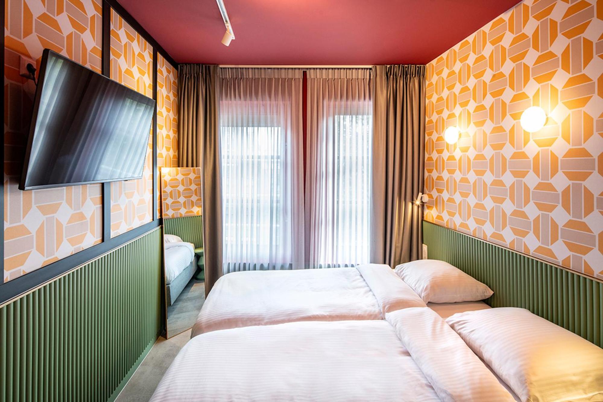 Tourist Inn Hotel Amsterdam Exterior foto
