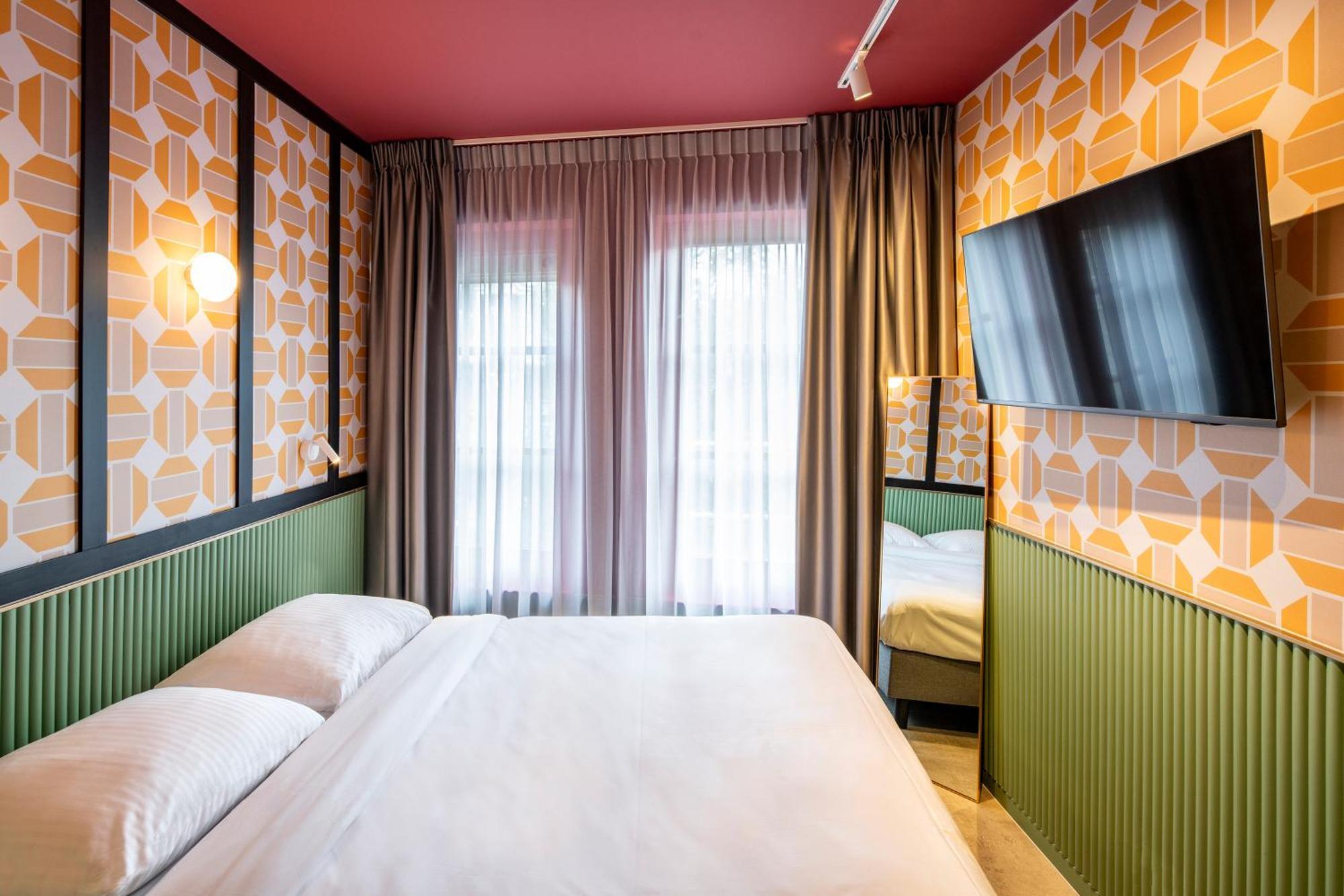 Tourist Inn Hotel Amsterdam Exterior foto